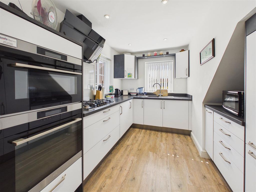 Property photo 2 of 12 Kitchen