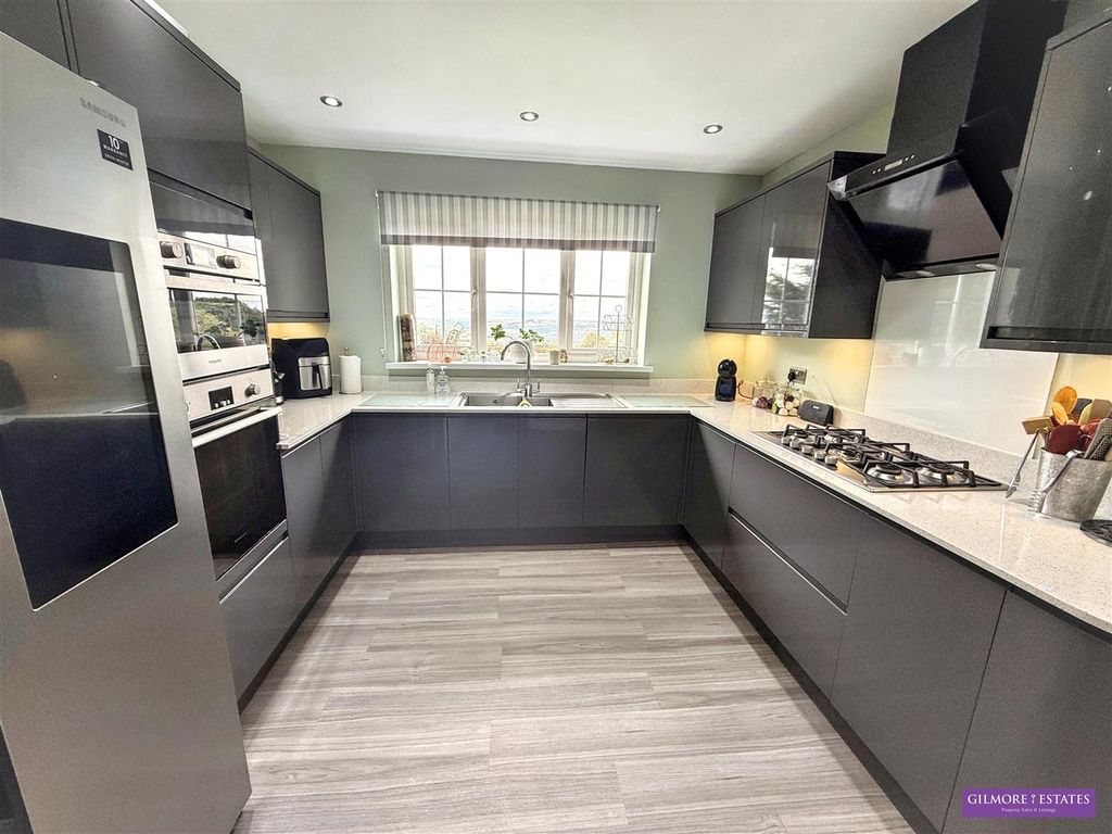 Property photo 2 of 23 Dining Kitchen