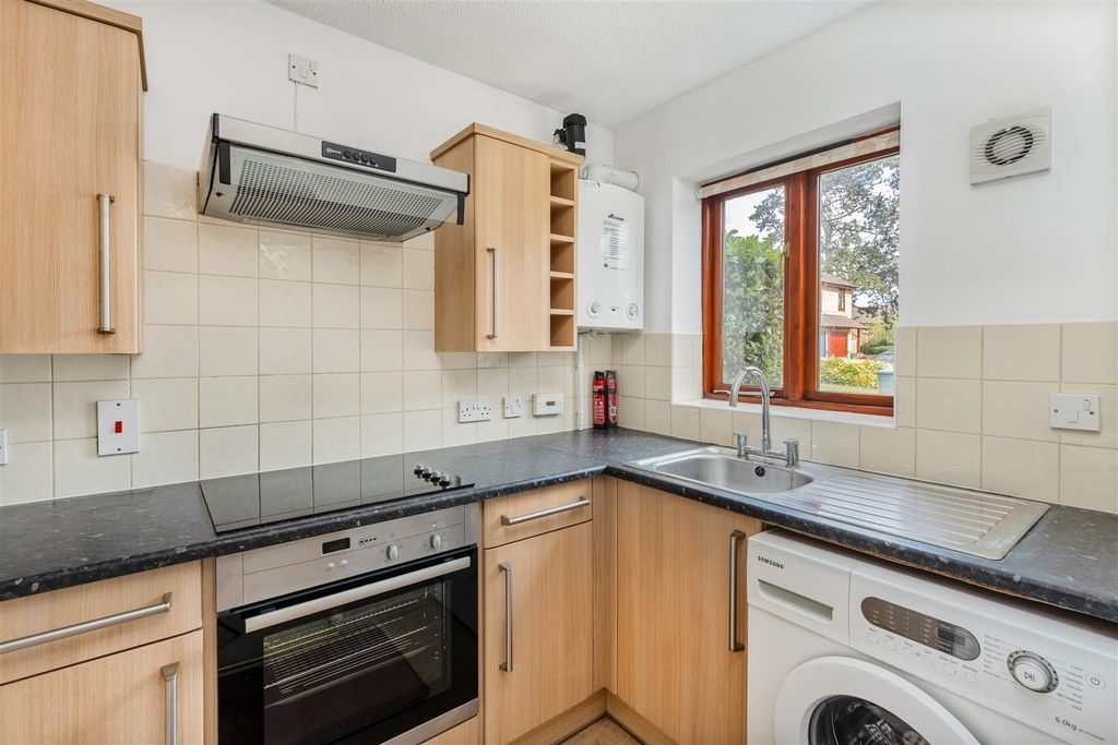 Property photo 3 of 7 85 Parklands, Banbury-13.Jpg