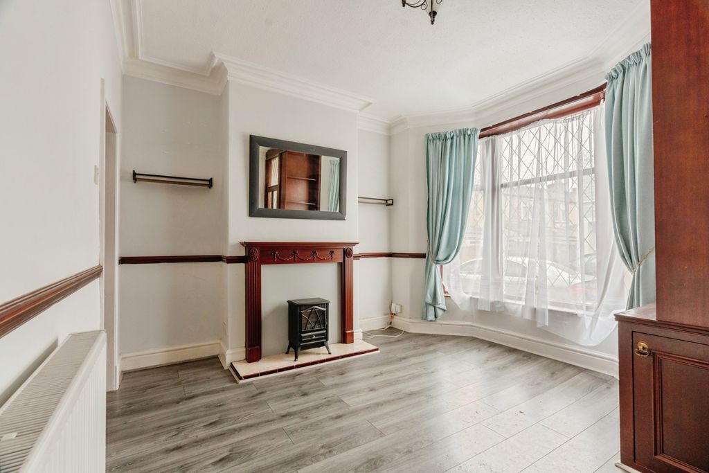 Property photo 2 of 17 Pbox-Img.Jpg