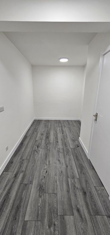 Property photo 3 of 6 Gallery