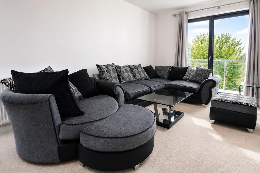 Property photo 2 of 9 2