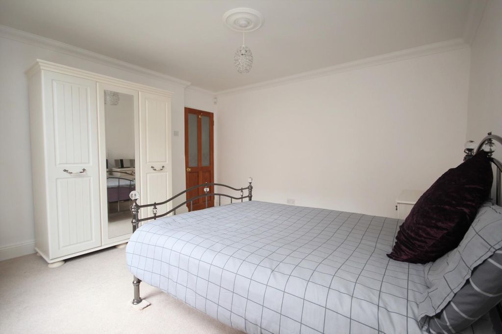Property photo 3 of 10 Bedroom