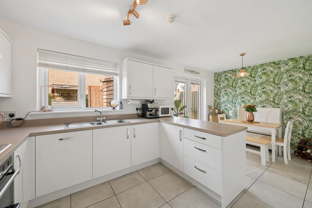 Property photo 3 of 28 Kitchen/ Dining Room