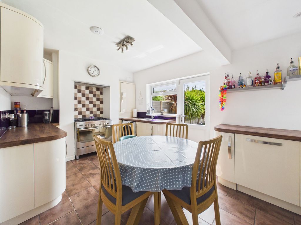 Property photo 3 of 19 Dining Kitchen