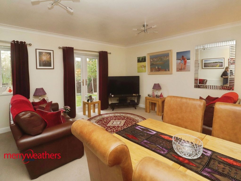 Property photo 2 of 13 Lounge