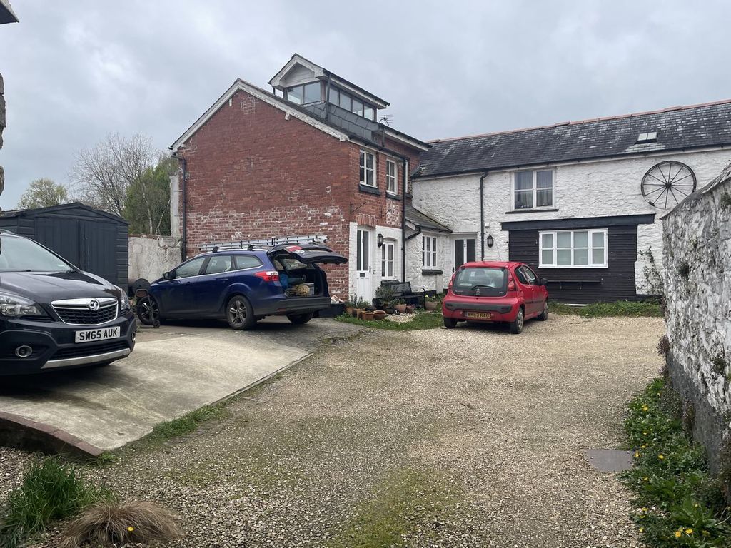 Property photo 2 of 12