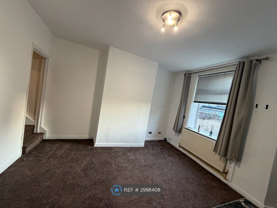 Property photo 2 of 11 Living Room