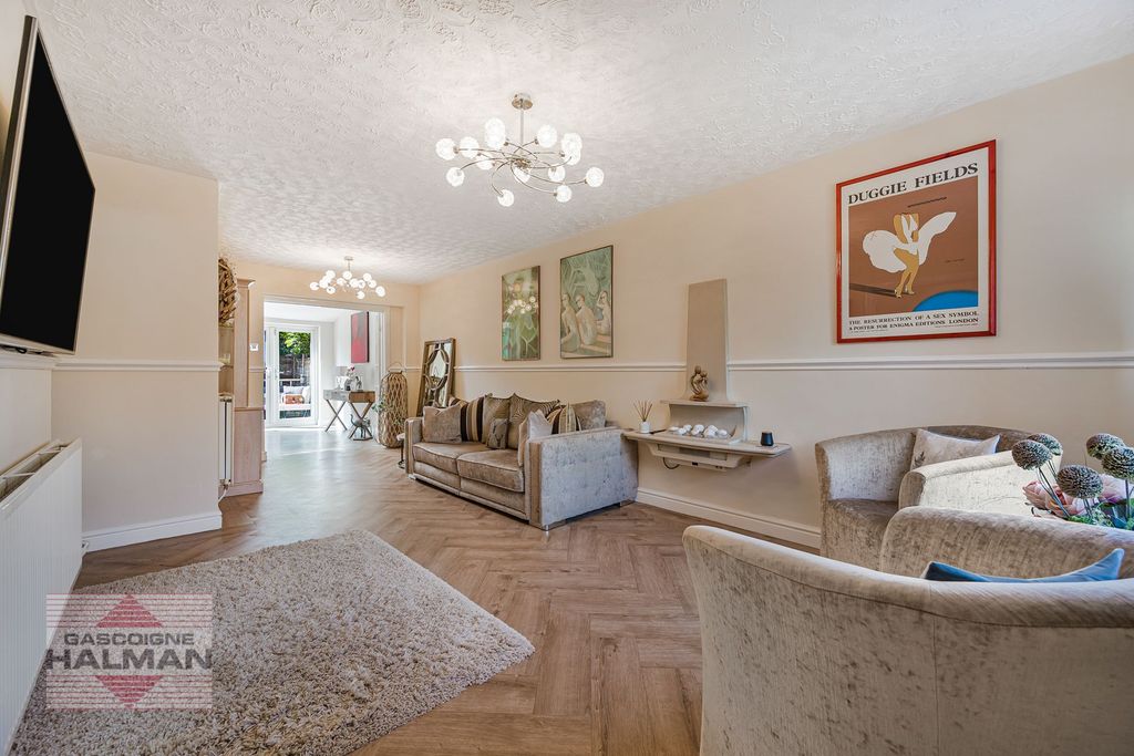 Property photo 2 of 24