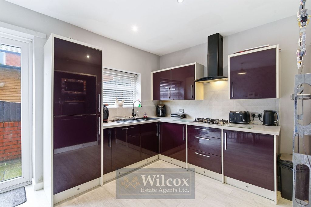 Property photo 3 of 31