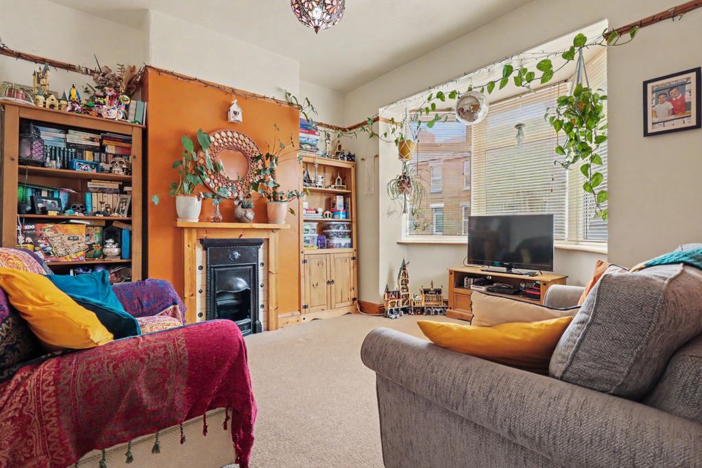 Property photo 2 of 12 Sitting Room