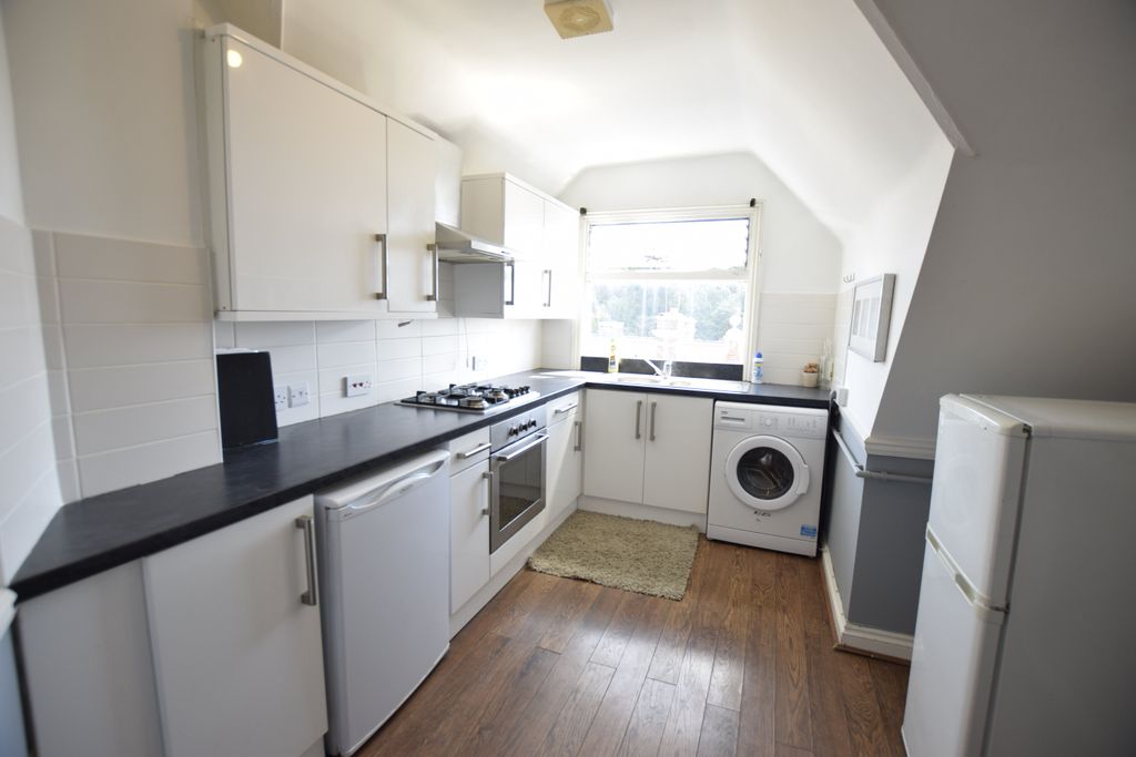 Property photo 3 of 8 Kitchen