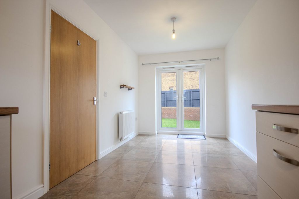 Property photo 3 of 27