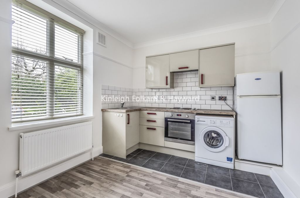 Property photo 2 of 7 67072350-43B2-4522-B