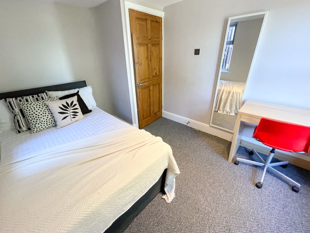Property photo 2 of 5 18Birstallrd2