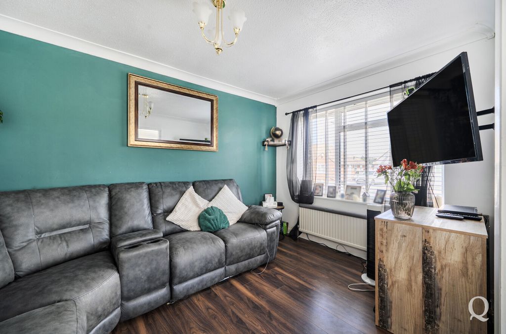 Property photo 3 of 26 5F87B3Df-9d3A-422...