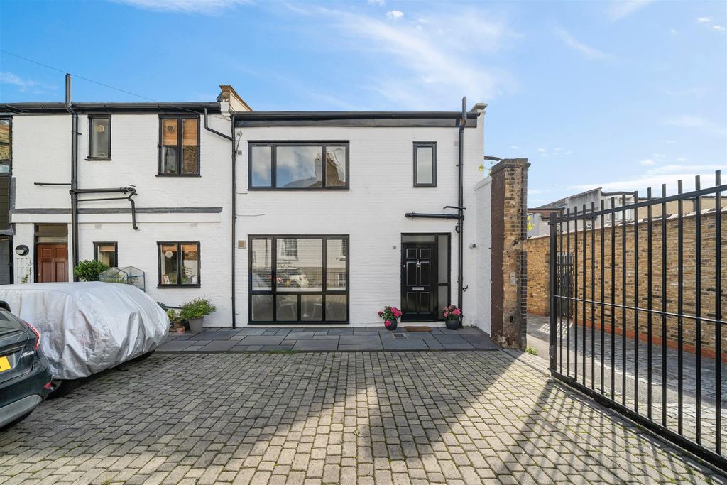 Property photo 2 of 16 Flat 8, Victoria Park Studios E9 6Rf-No Watermark-