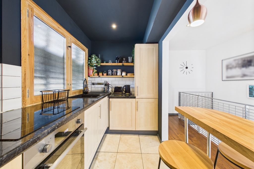 Property photo 3 of 17 Cam03162G0-Pr0282-Still009