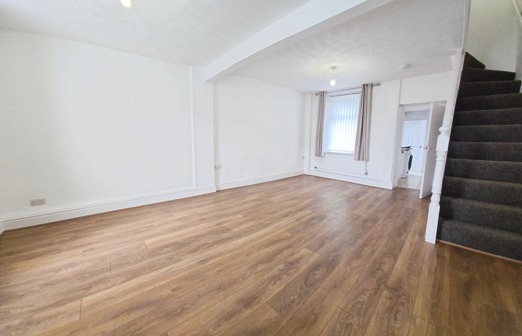 Property photo 3 of 12 Balcony