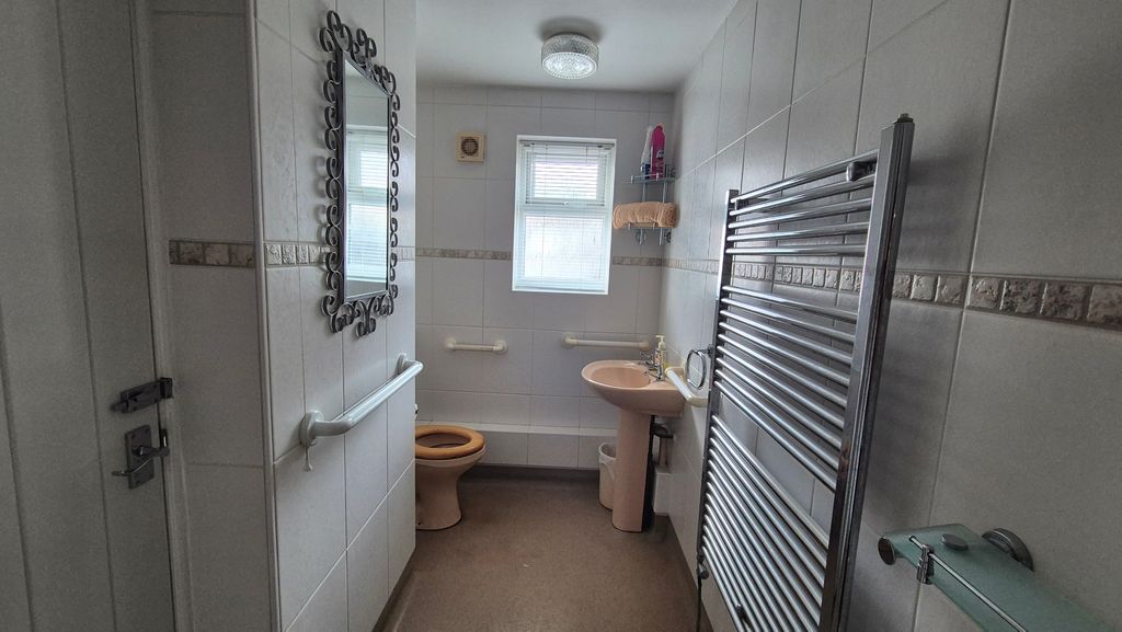 Property photo 3 of 13