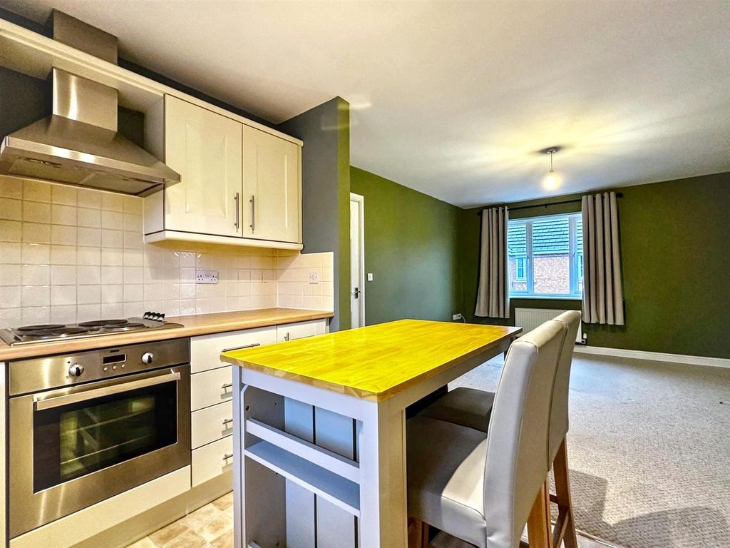 Property photo 1 of 15 Living Kitchen