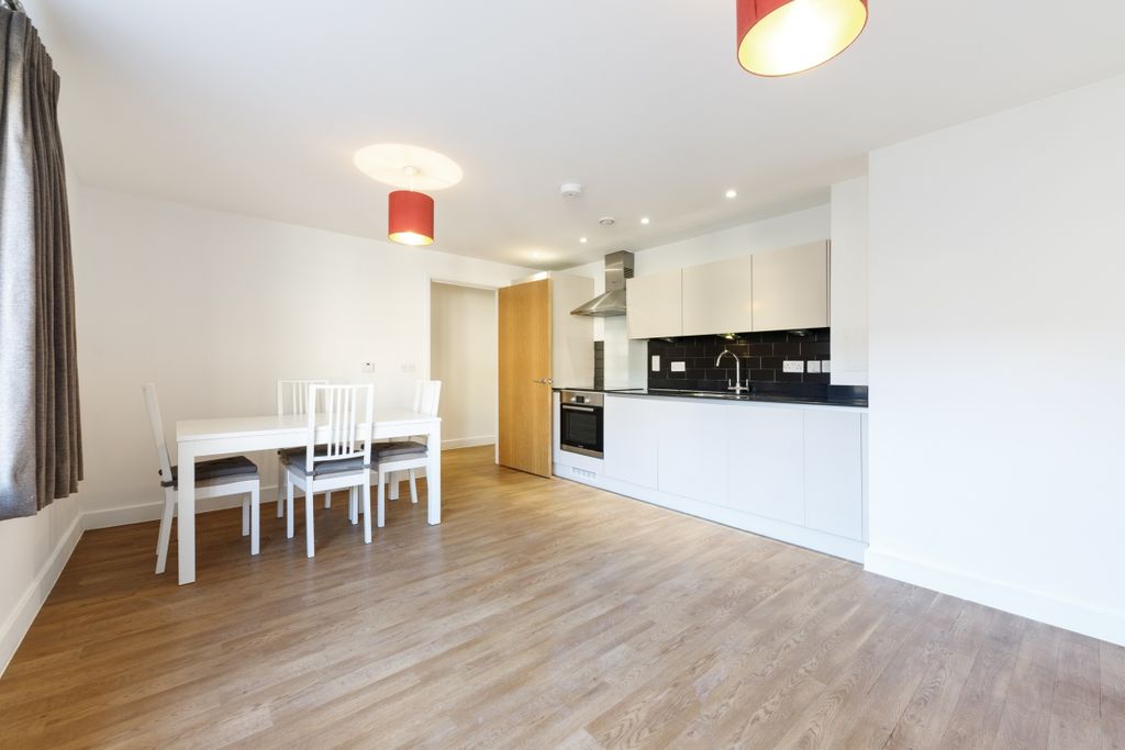 Property photo 2 of 11 Mildmay Avenue 10...