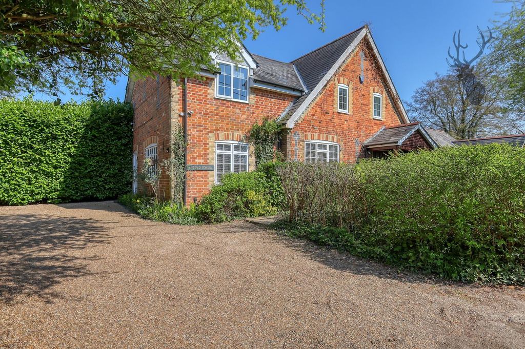 Property photo 2 of 32