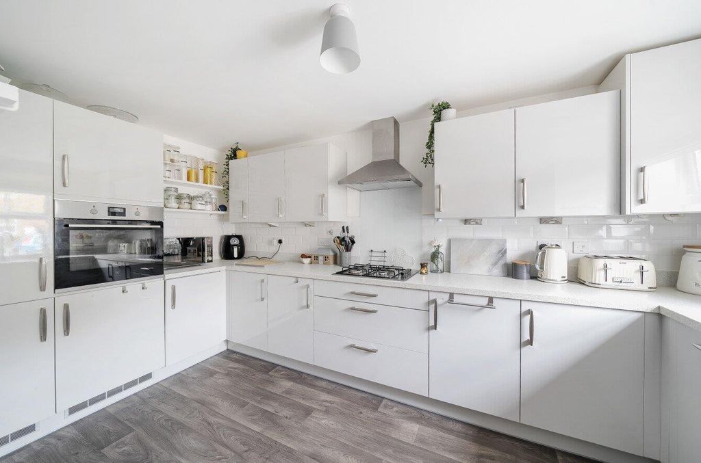 Property photo 2 of 14 Tiverton Seddons