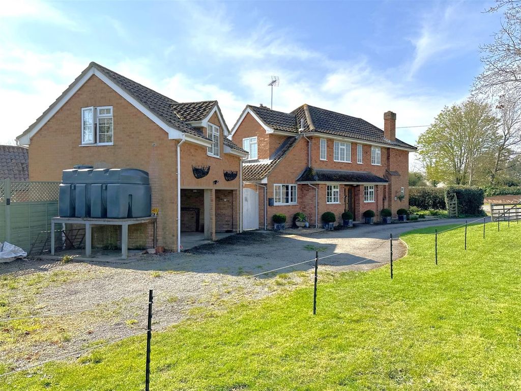 Property photo 1 of 27 Front Aspect (2) 544