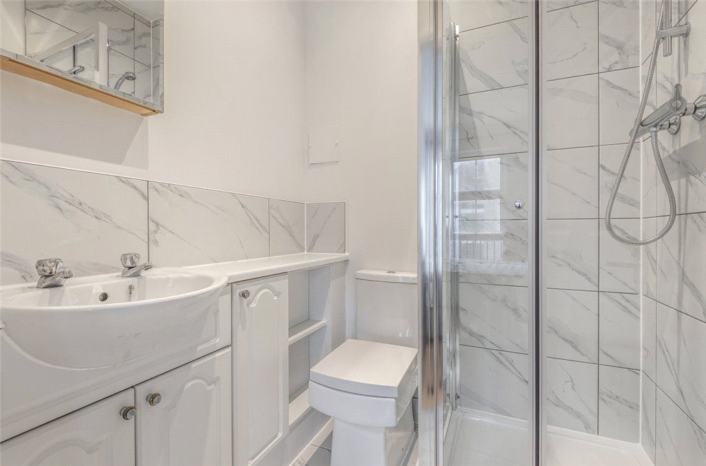 Property photo 3 of 11 Bathroom