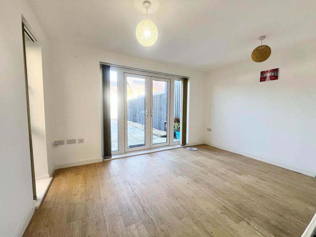 Property photo 2 of 18 Dining Room