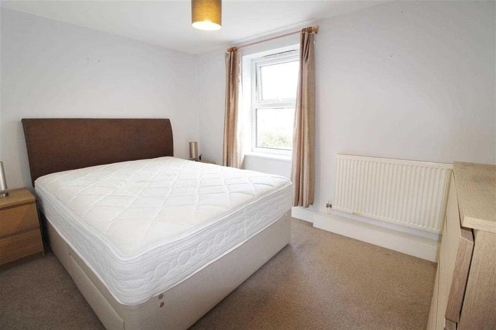 Property photo 3 of 10 Bedroom 2