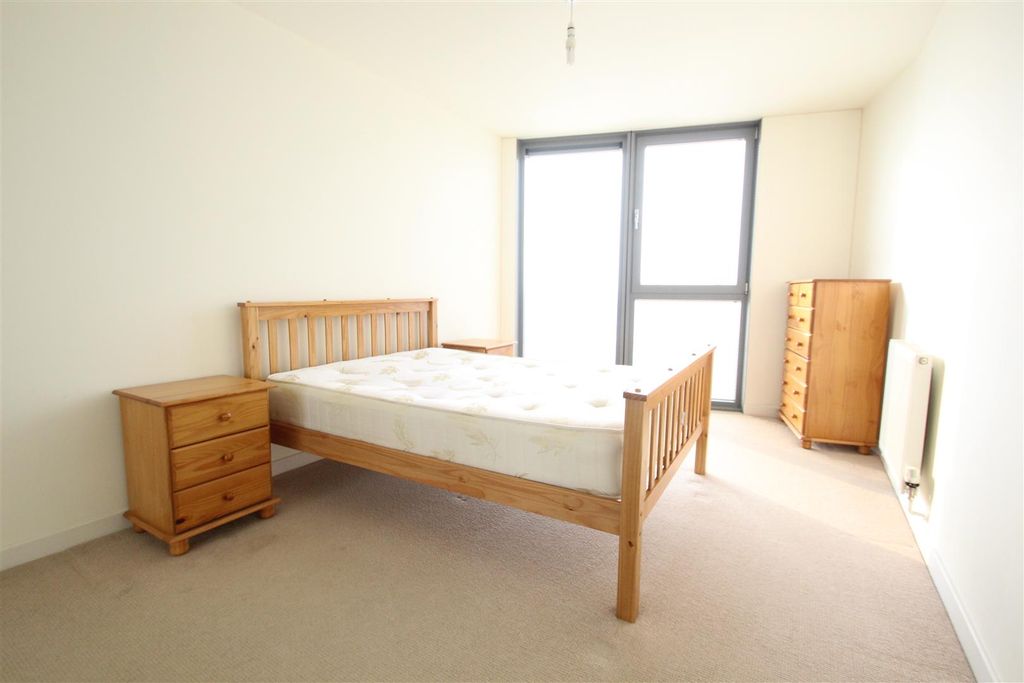 Property photo 2 of 9 Bedroom
