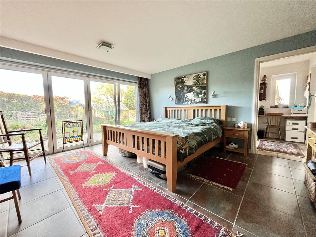 Property photo 3 of 23