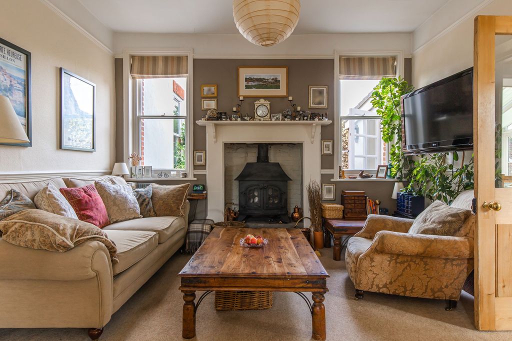Property photo 2 of 18