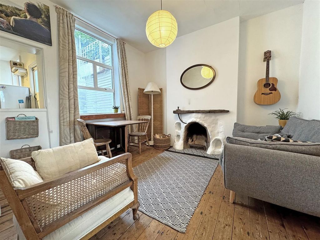 Property photo 2 of 8 E6.Jpg