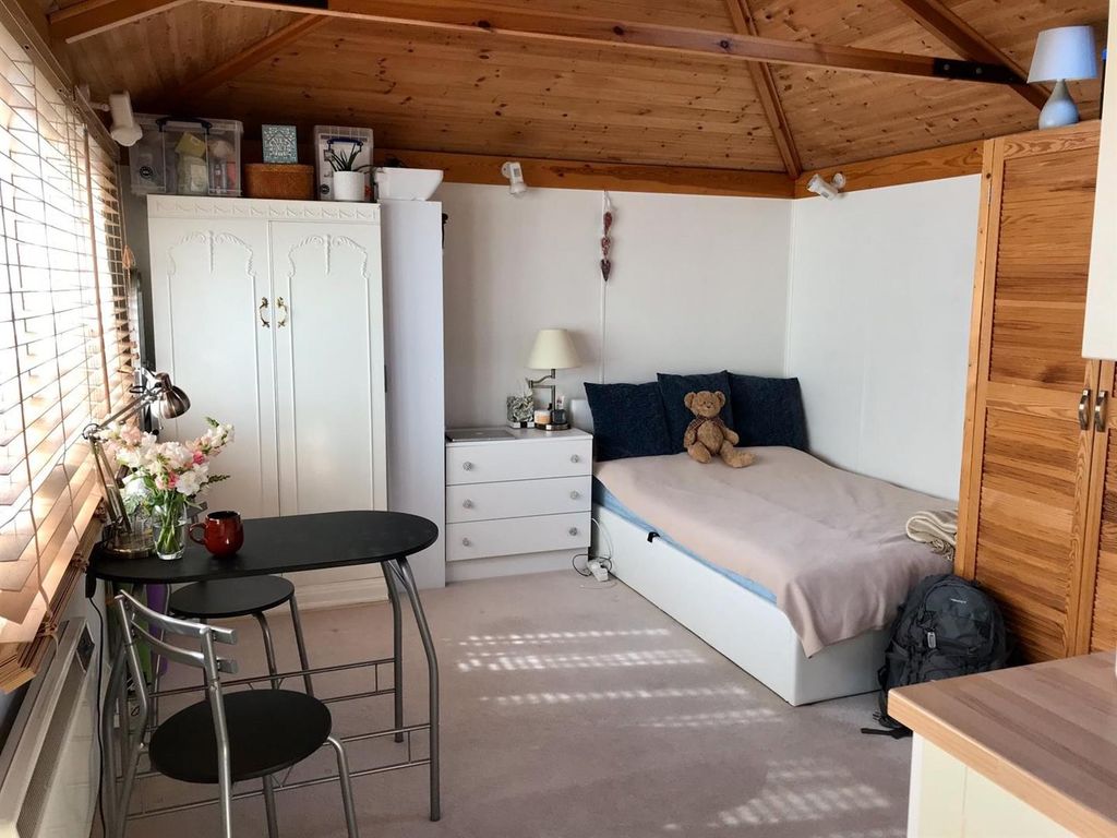 Property photo 2 of 5 Studio Room.Jpg