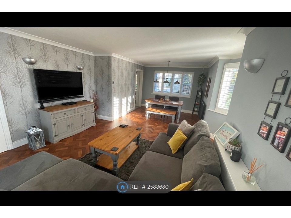 Property photo 2 of 35 Living Room