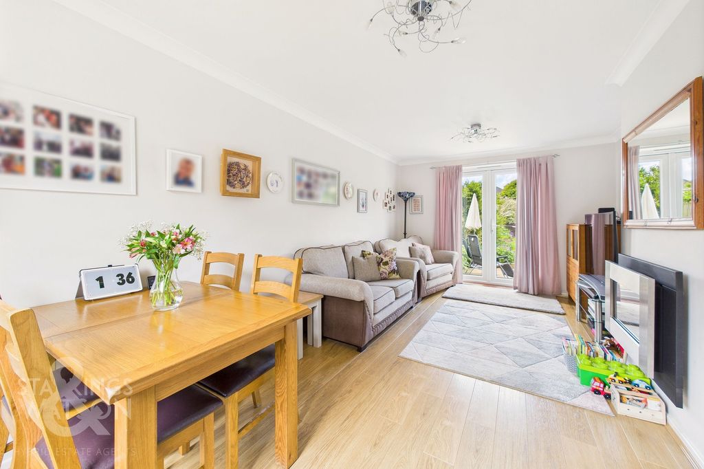 Property photo 2 of 32