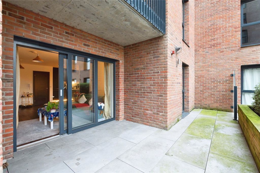 Property photo 2 of 17 Picture No. 14