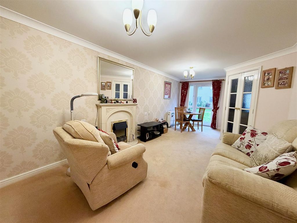 Property photo 2 of 10 Lounge