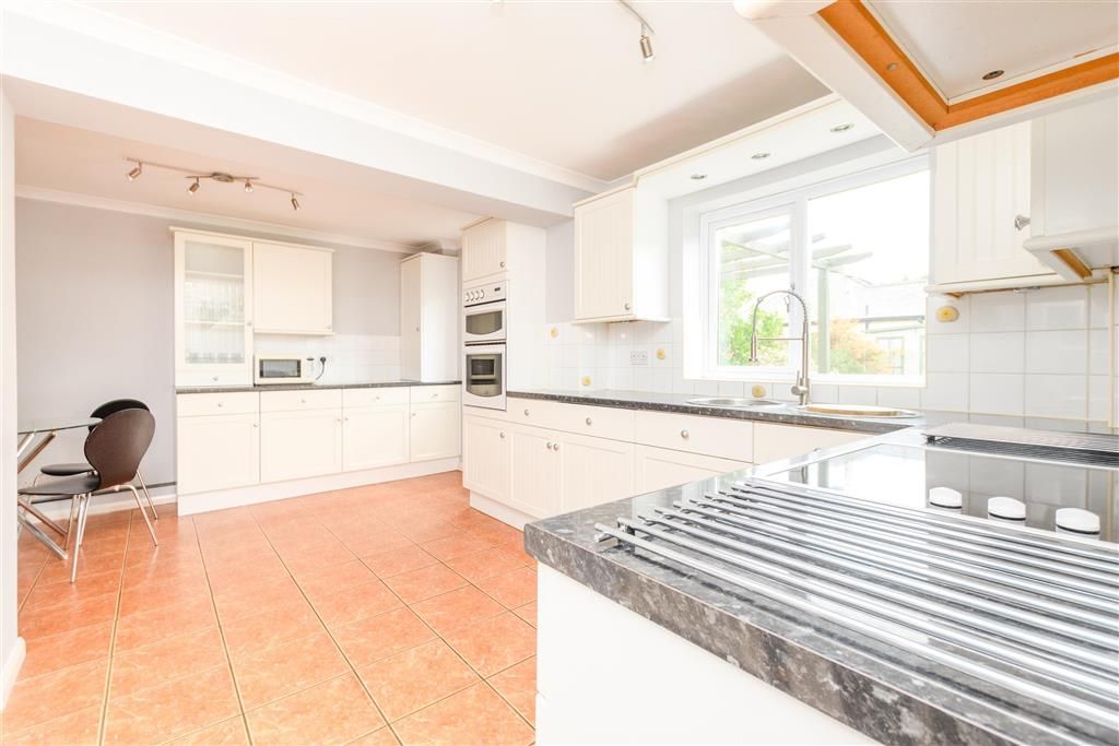 Property photo 2 of 12 Kitchen