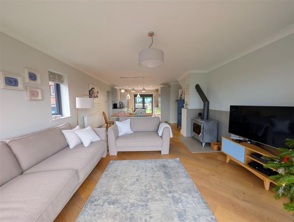 Property photo 3 of 25