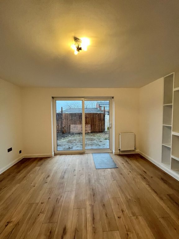 Property photo 1 of 16 Photo 5