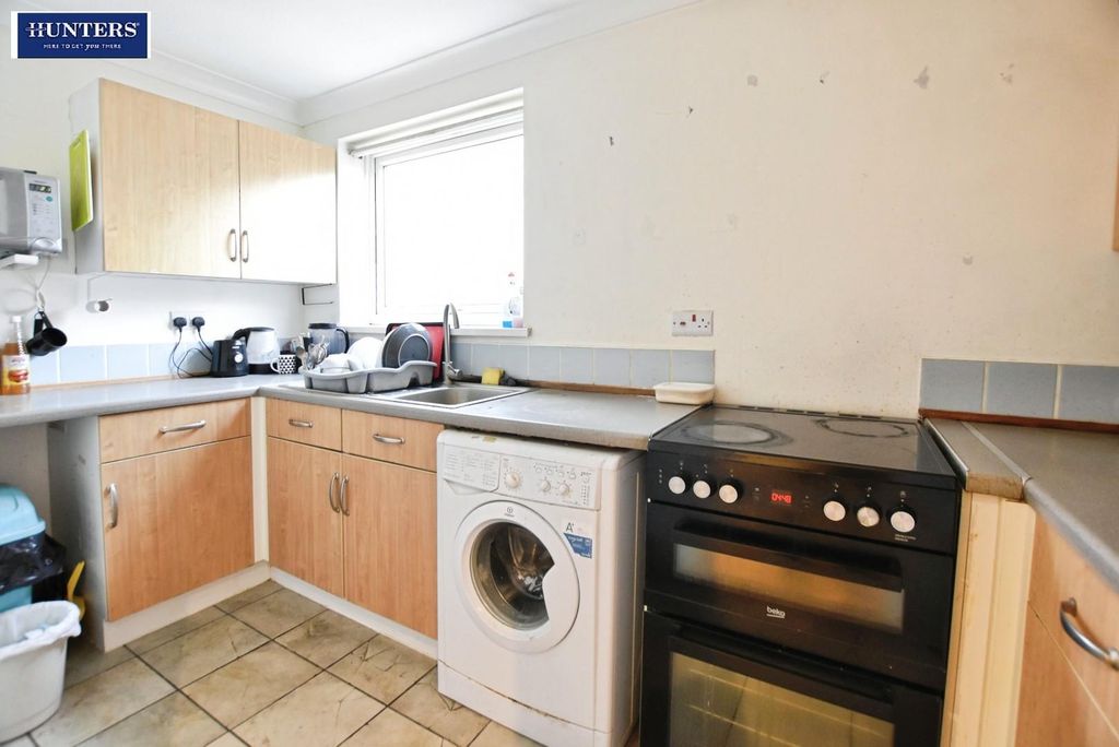 Property photo 3 of 11 Kitchen