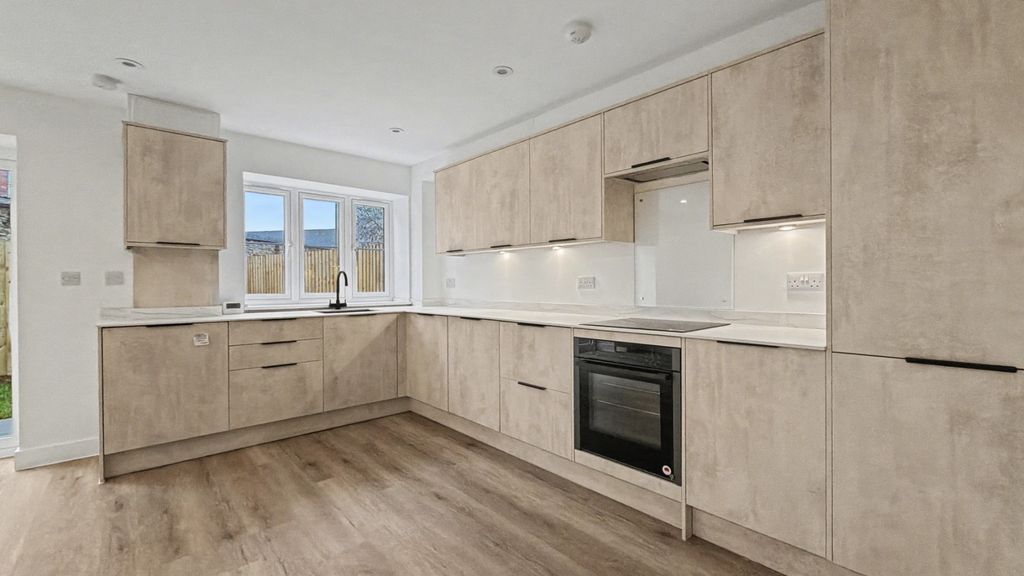 Property photo 3 of 9 4788512