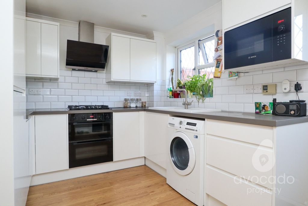 Property photo 3 of 15 4495387