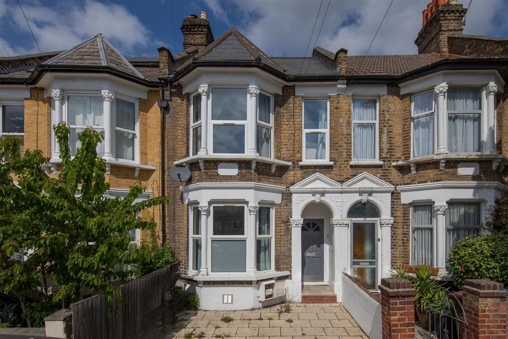 Property photo 1 of 22 Grove Road, E17