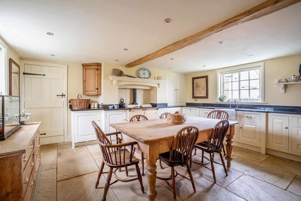 Property photo 3 of 33 Kitchen