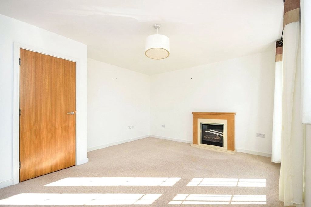 Property photo 3 of 8 Picture No. 06